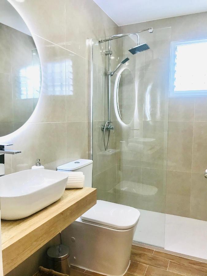 Gleaming & Well Located In Center Apartment