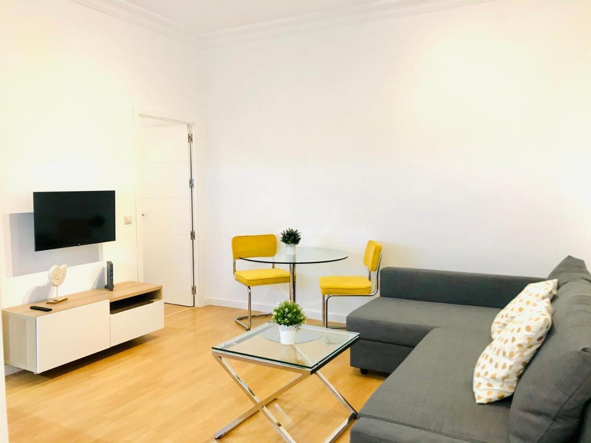 Gleaming & Well Located In Center Apartment *
