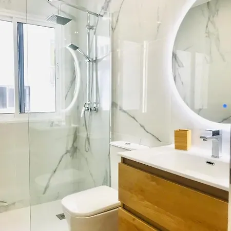 Gleaming & Well Located Apartment In Malaga Center Zewnętrze zdjęcie