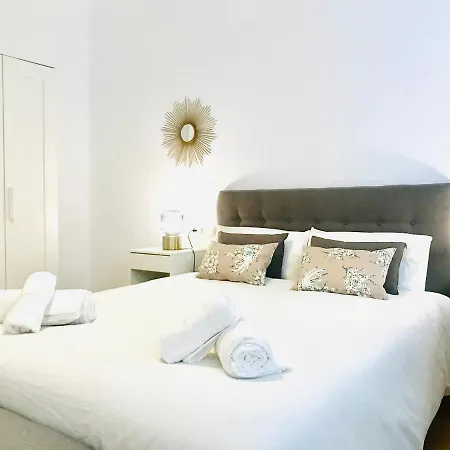 Gleaming & Well Located Apartment In Malaga Center Zewnętrze zdjęcie