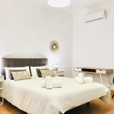 Gleaming & Well Located Apartment In Malaga Center Zewnętrze zdjęcie